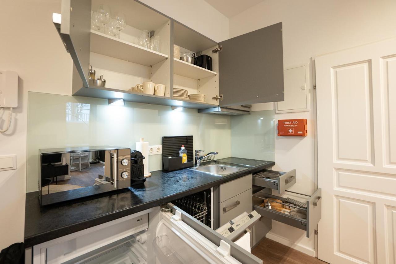 Stylish Apartment With Dedicated Working Space And Super King-Size Bed Located Between City Centre And Donau River Vienna Esterno foto