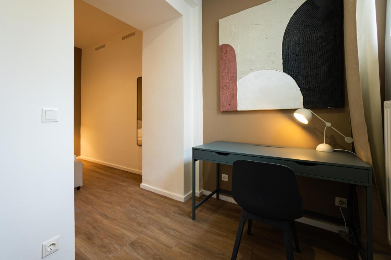 Stylish Apartment With Dedicated Working Space And Super King-Size Bed Located Between City Centre And Donau River Vienna Esterno foto