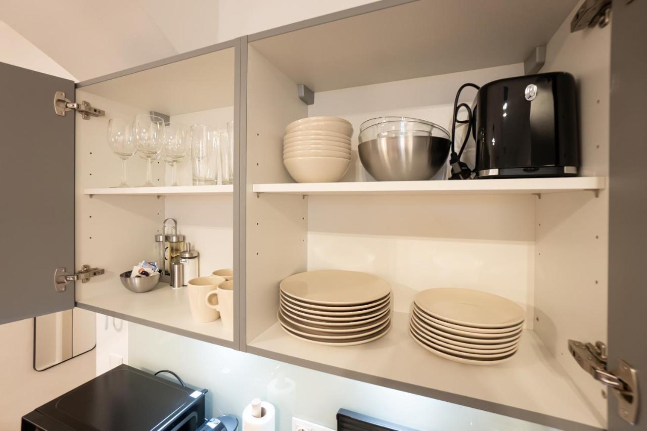 Stylish Apartment With Dedicated Working Space And Super King-Size Bed Located Between City Centre And Donau River Vienna Esterno foto