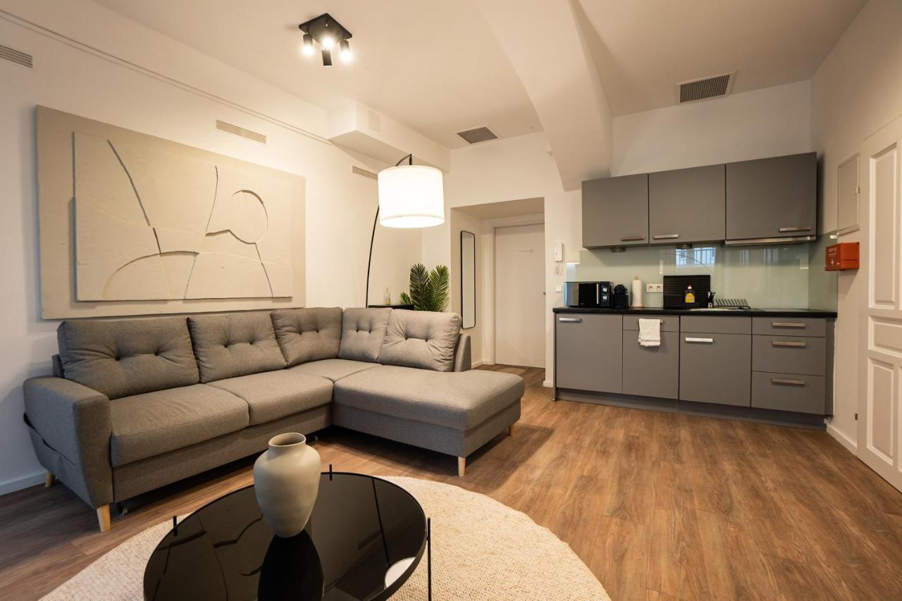 Stylish Apartment With Dedicated Working Space And Super King-Size Bed Located Between City Centre And Donau River Vienna Esterno foto