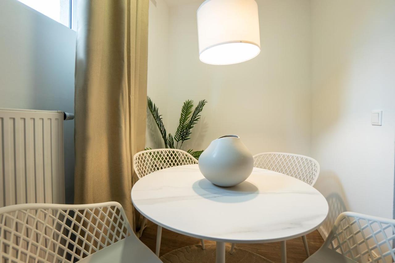 Stylish Apartment With Dedicated Working Space And Super King-Size Bed Located Between City Centre And Donau River Vienna Esterno foto